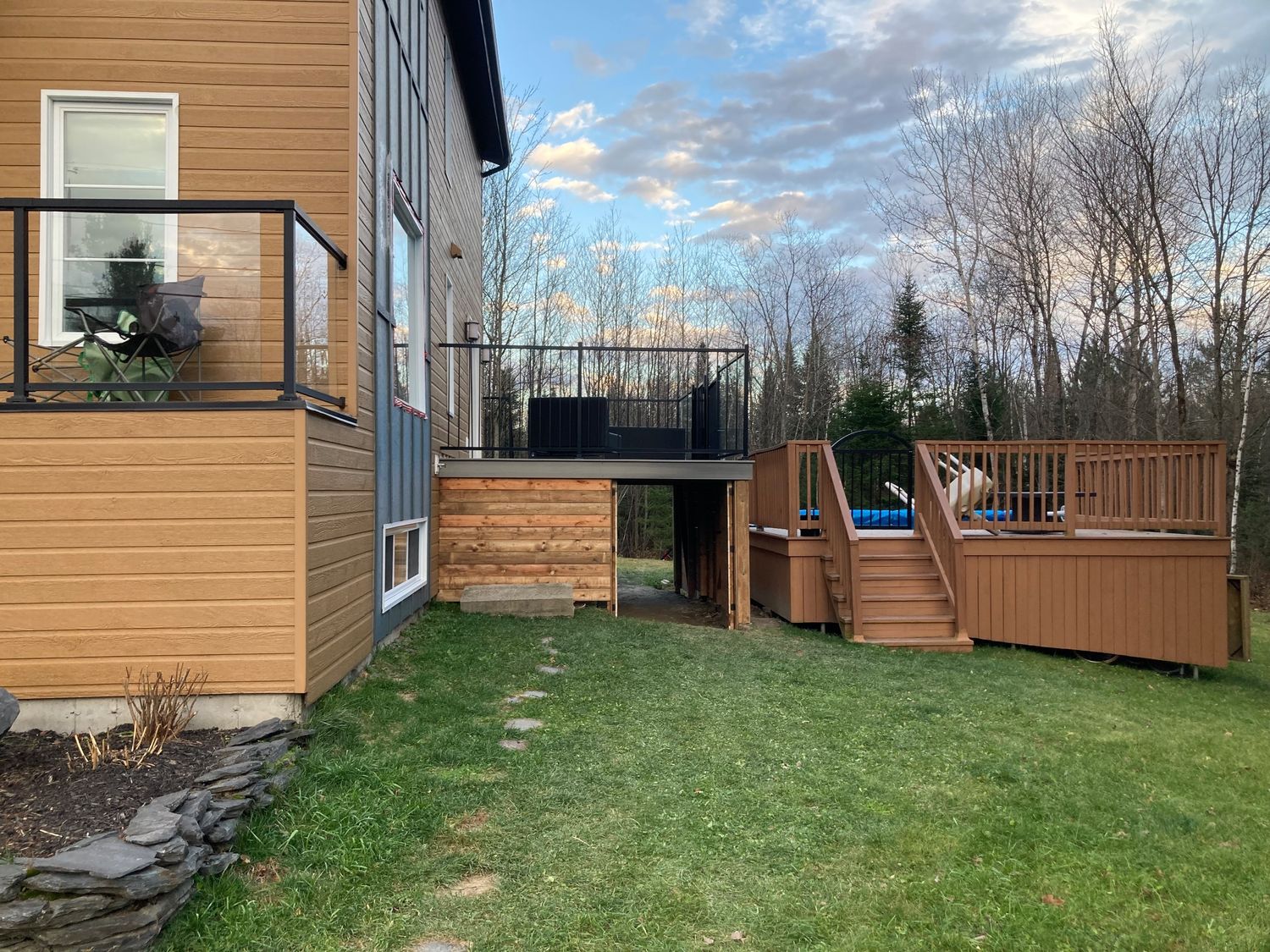 Terraza y balcón de un proyecto de tipo Balcones exteriores cerca de Sherbrooke (Estrie) por Jhojan Hihui