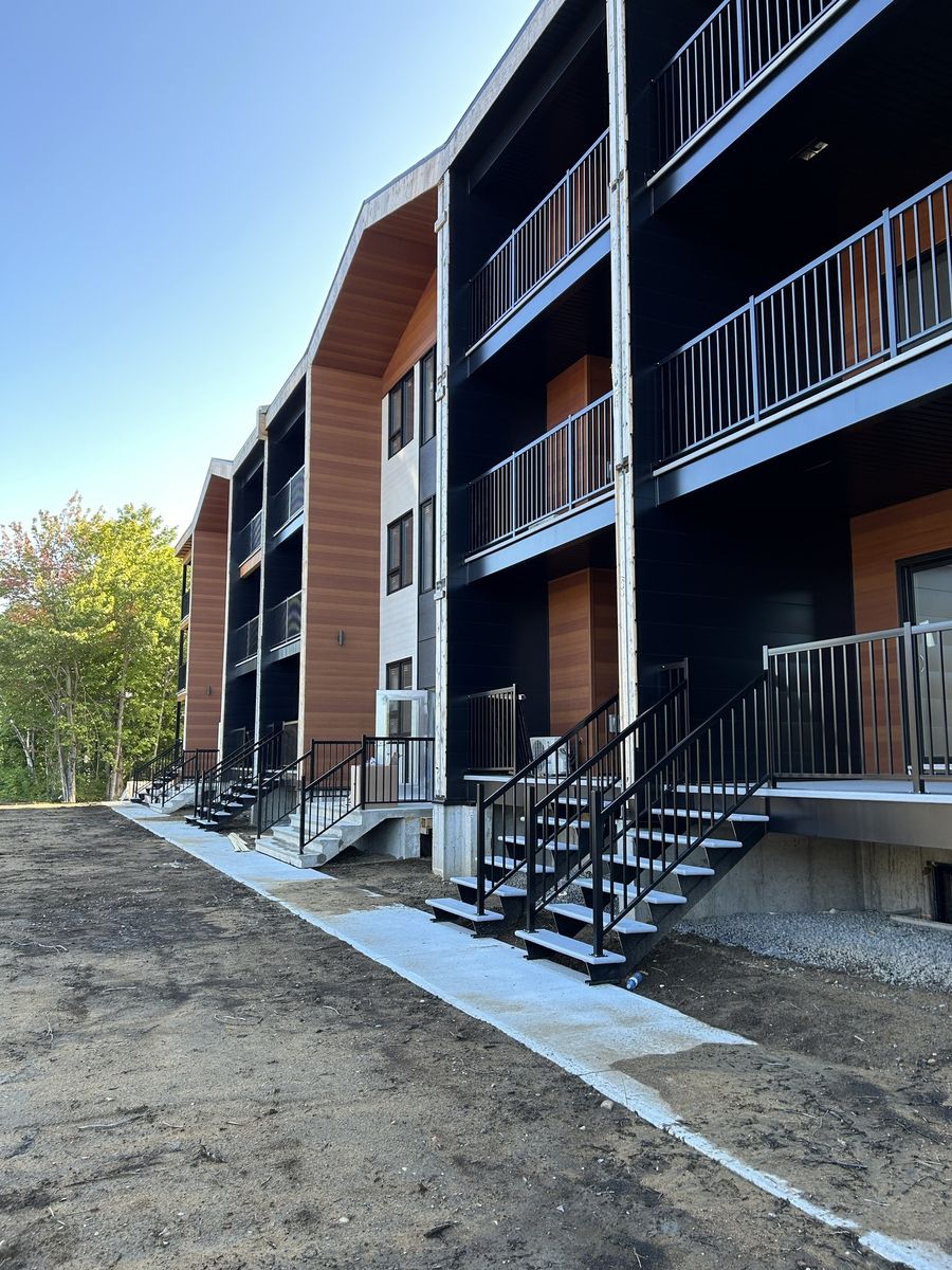 Travaux - Extérieur d'un projet de Fenêtres près de Québec/Lévis (Ville de Québec) de Giguère Portes et Fenêtres Inc.