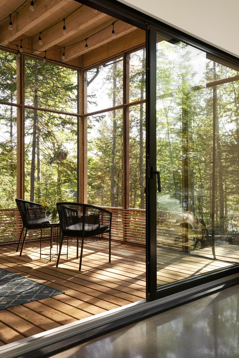 Terraza acristalada y solárium de un proyecto de tipo Viviendas unifamiliares cerca de Montreal (Gran Montreal) por GHOCHE ARCHITECTE