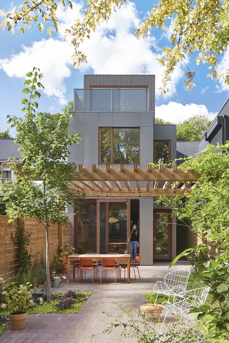 Backyard from a Home extensions project near Toronto (Greater Toronto) by Dubbeldam Architecture + Design