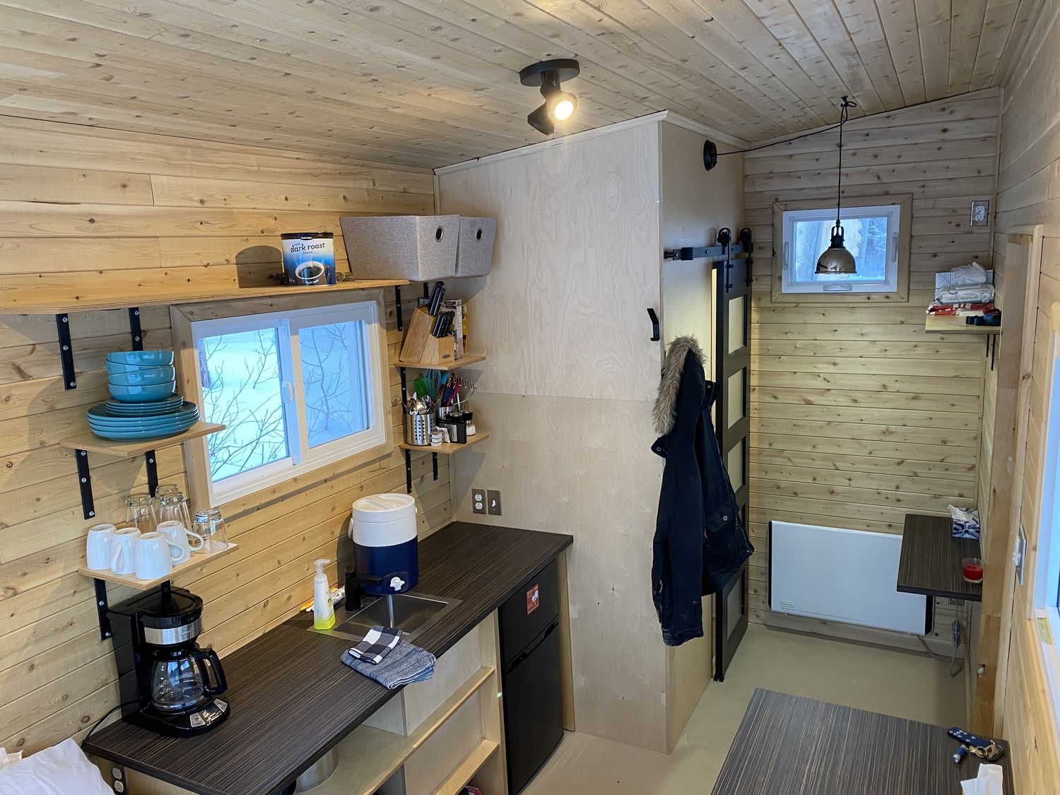 Cuisine d'un projet de Mini et micro-maisons près de Rimouski (Bas-Saint-Laurent) de CAMM Construction