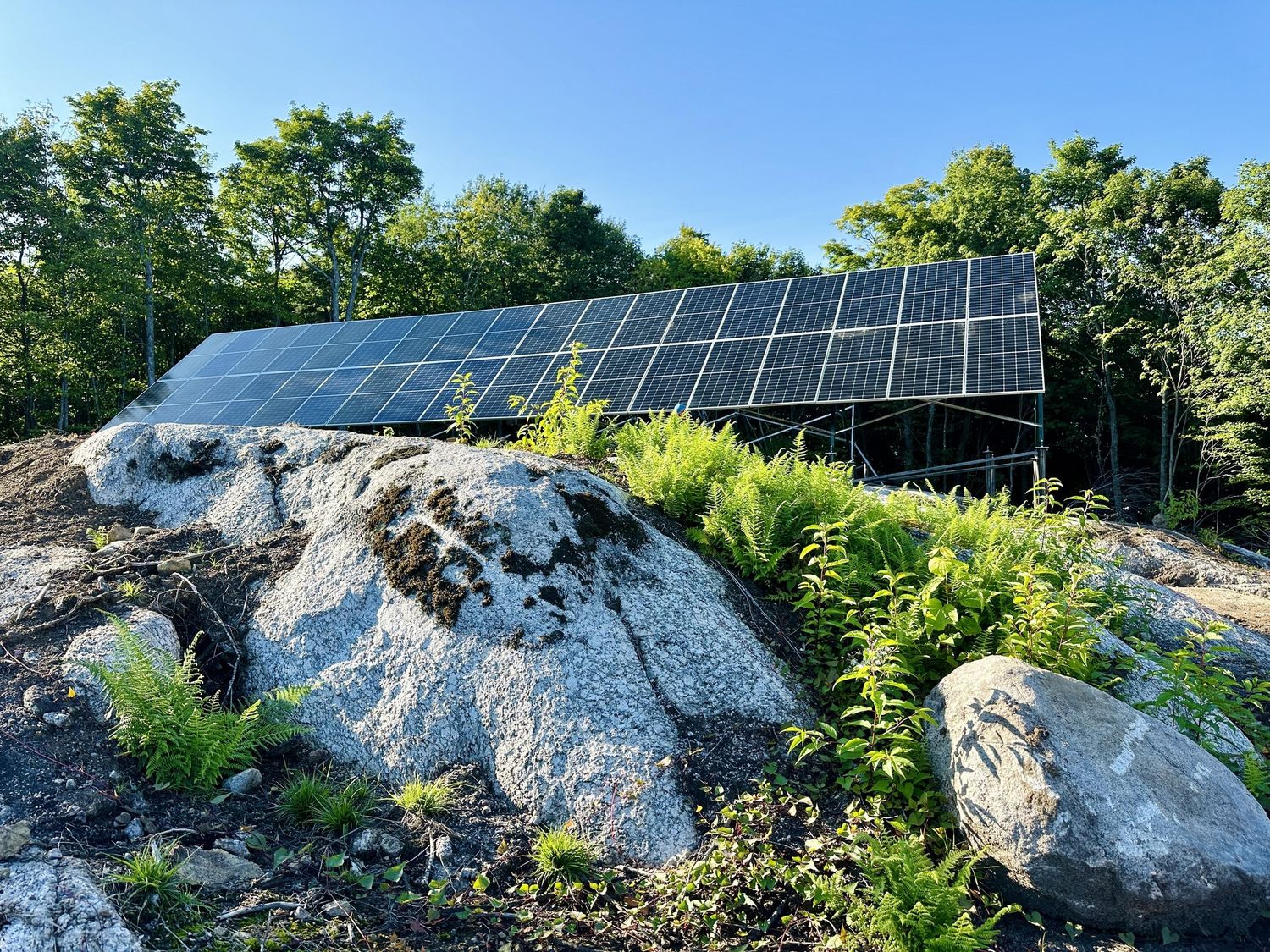 Building mechanicals from a Photovoltaic Solar Panels project near Saint-Jerome (Laurentides) by Alternative Solaire inc.