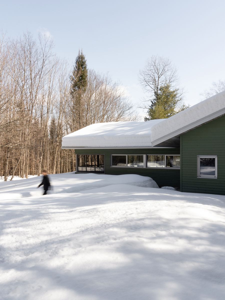 Patio trasero de un proyecto de tipo Viviendas unifamiliares cerca de Saint-Jérôme (Laurentides) por Atelier L'Abri