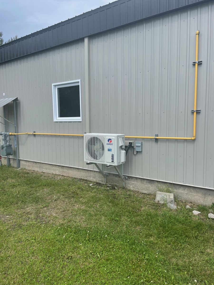 Mécanique du bâtiment d'un projet de Thermopompes près de Saguenay/Lac-Saint-Jean de ConfortClim Saguenay inc.