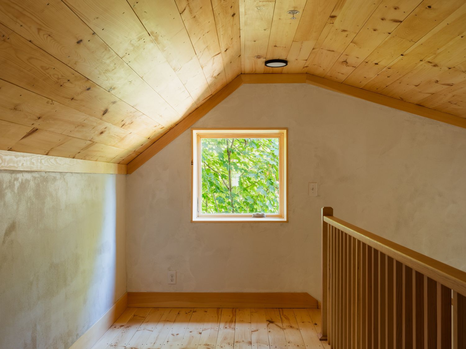Couloir d'un projet de Unités d'habitation accessoires (UHA) près de Burlington de New Frameworks