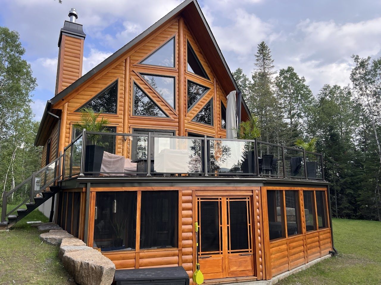 Façade avant d'un projet de Maisons usinées et modulaires près de Joliette (Lanaudière) de Construction Youri Durand inc.