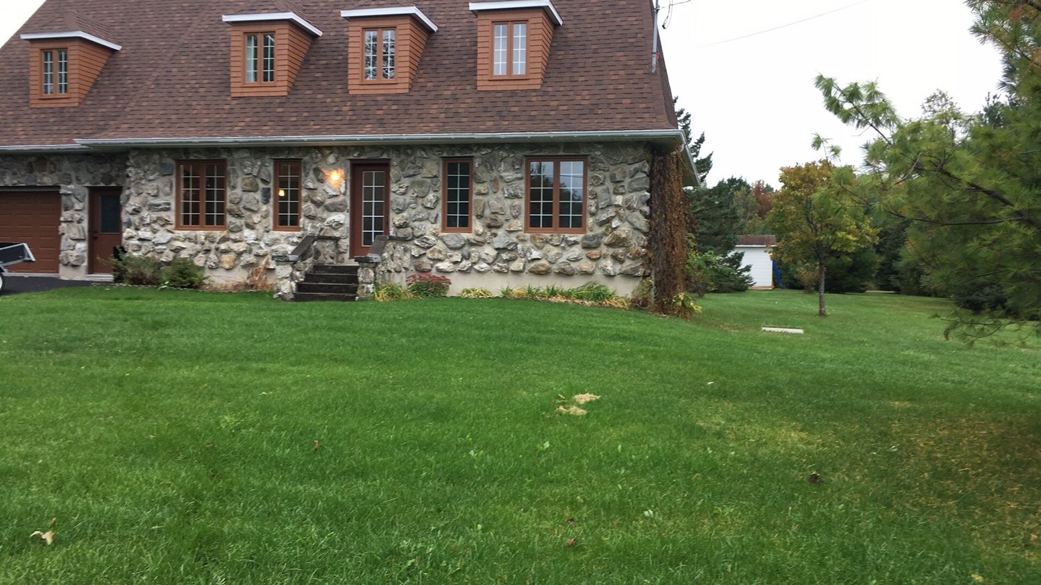 Front Yard from a Landscaping project near Quebec City - Levis by AgroME-Consultant