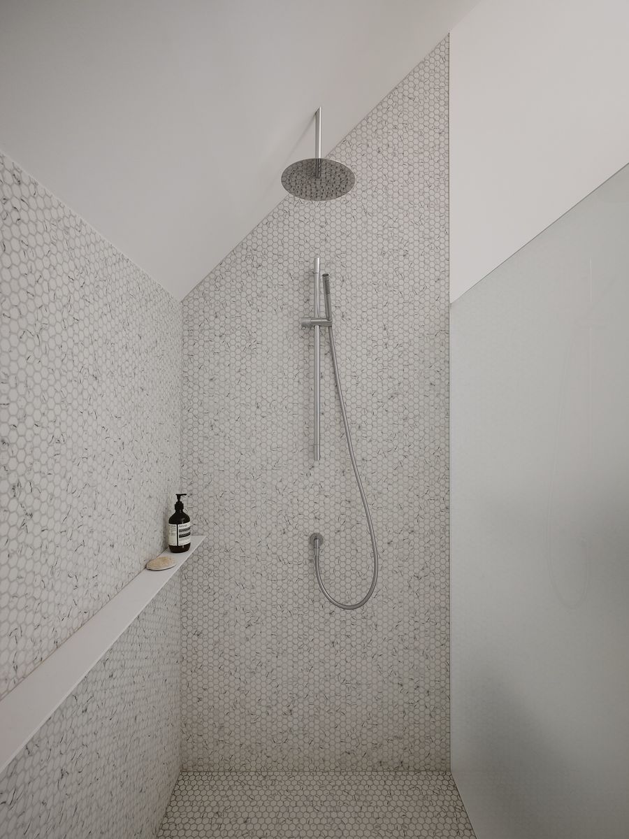 Baño completo de un proyecto de tipo Viviendas unifamiliares cerca de Granby - Bromont - Cowansville por Stroph Architecture & Design
