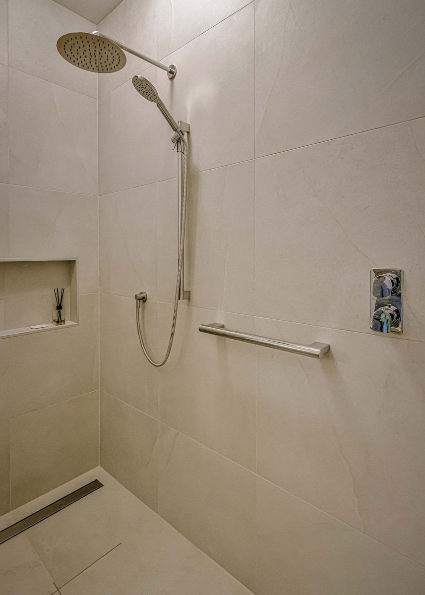 Salle de bain d'un projet de Design et aménagement intérieur près de Montréal/Laval/Longueuil (Grand Montréal) de PASSÉ PRÉSENT DESIGN DURABLE