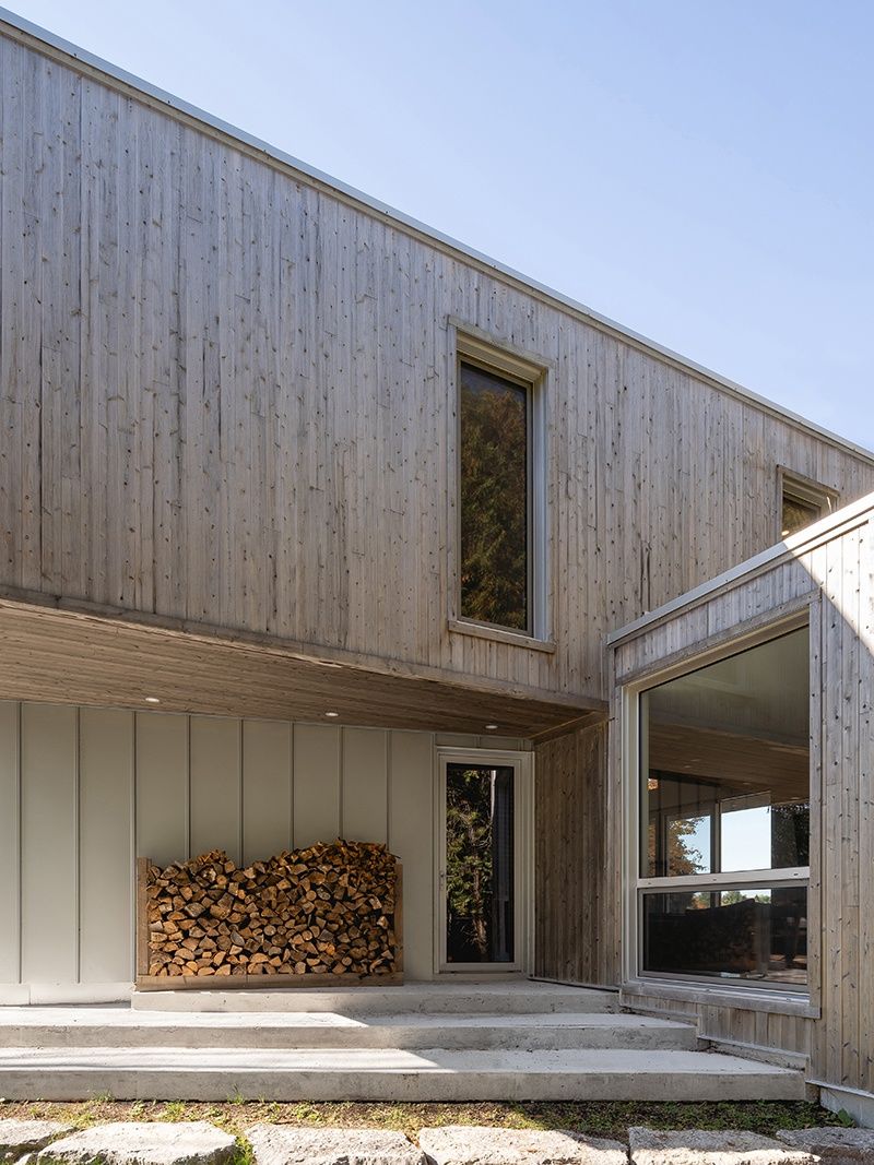 Porch from a Single family homes project near Gatineau (Outaouais) by Atelier L'Abri