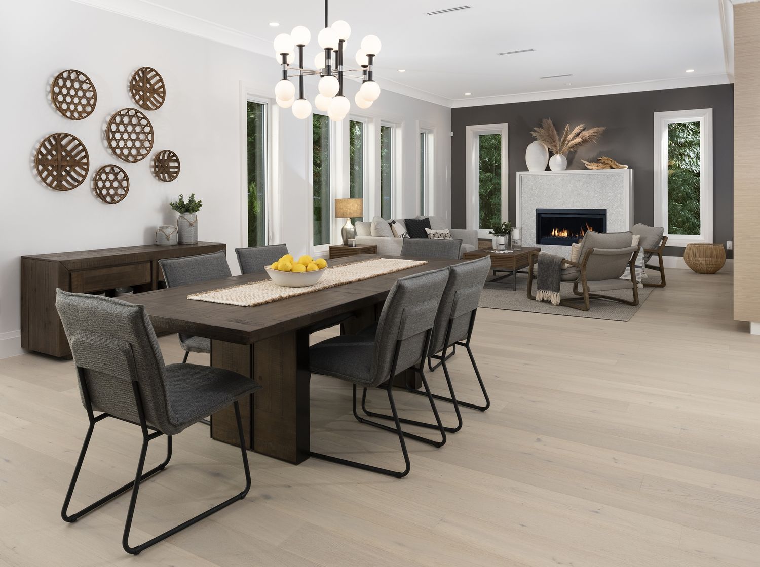 Salle à manger d'un projet de Maisons unifamiliales près de Vancouver (Région du Grand Vancouver) de Ryder Creek Homes