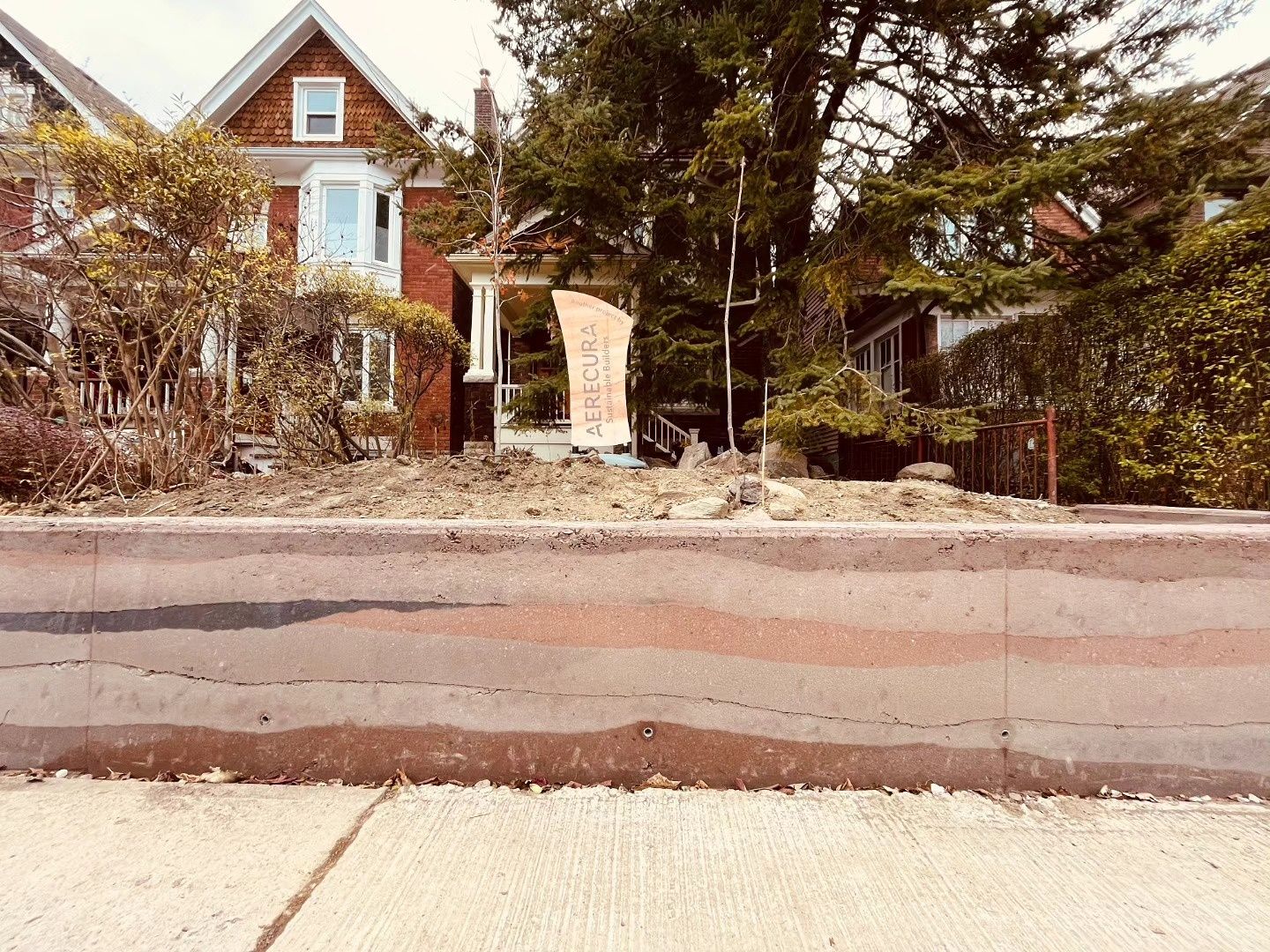 Front Yard from a Clay walls (Rammed Earth) project near Toronto (Greater Toronto) by Aerecura Sustainable Builders