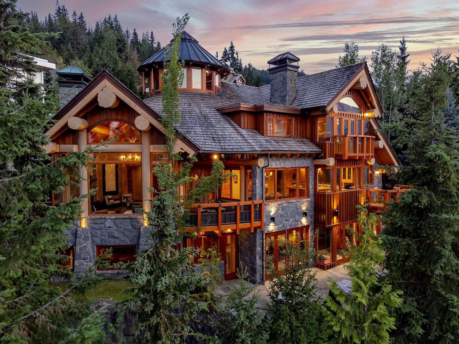  de un proyecto de tipo Armazones de madera maciza cerca de Squamish - Whistler por Dürfeld Log & Timber Inc.