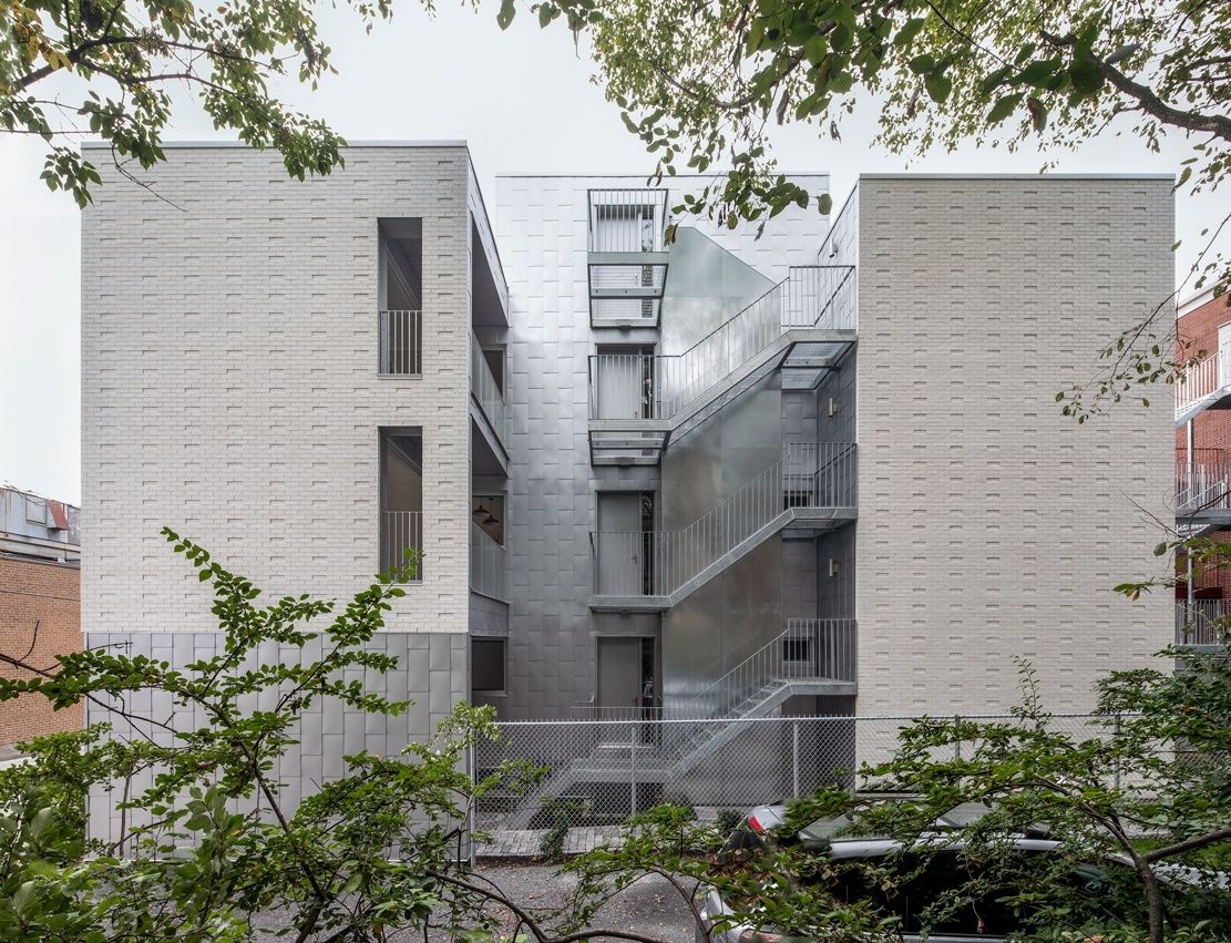 Patio trasero de un proyecto de tipo Unidades de vivienda accesorias (ADU) cerca de Montreal (Gran Montreal) por Microclimat Architecture