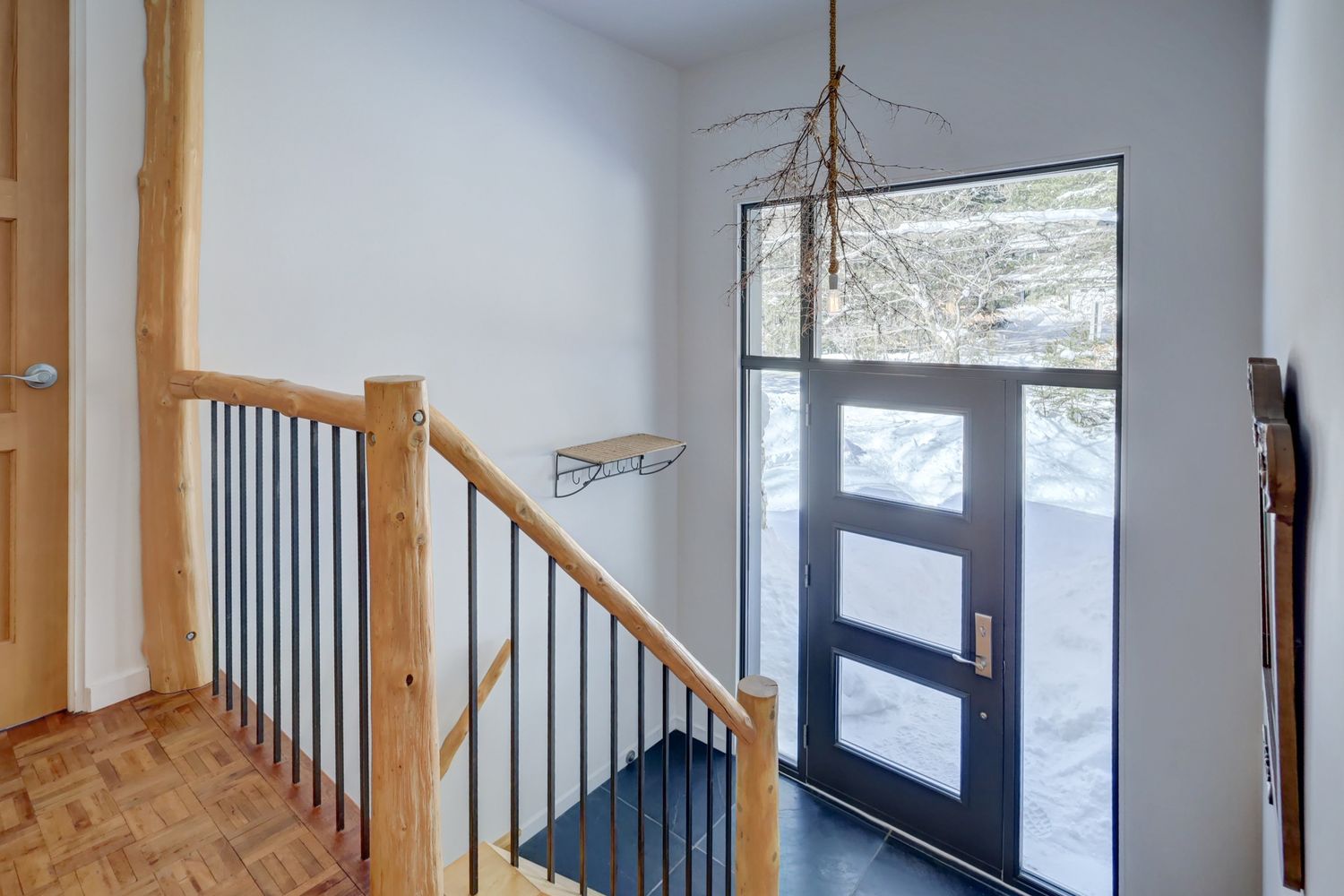 Hall d’entrée d'un projet de Maisons unifamiliales près de Sherbrooke (Estrie) de Claire Derome • courtière en immobilier résidentiel
