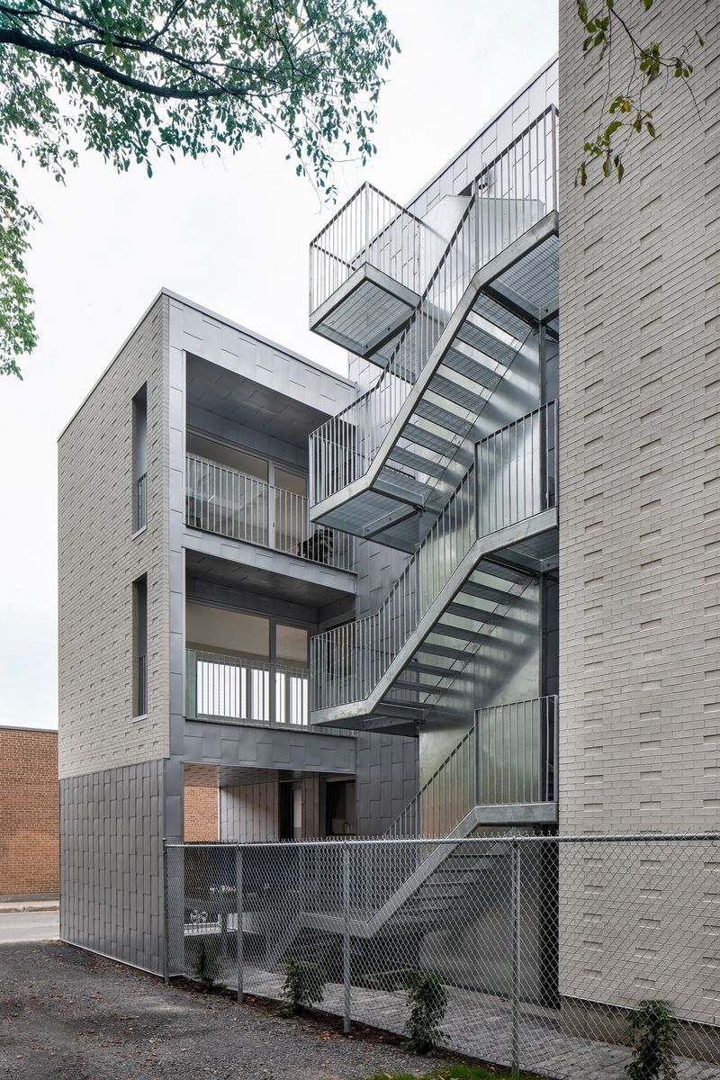 Cour arrière d'un projet de Unités d'habitation accessoires (UHA) près de Montréal/Laval/Longueuil (Grand Montréal) de Microclimat Architecture