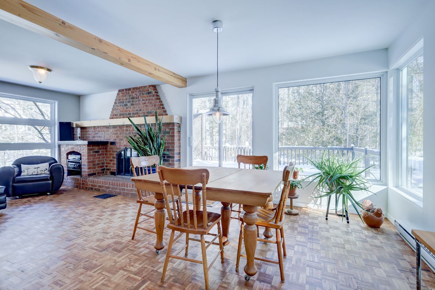 Salle à manger d'un projet de Maisons unifamiliales près de Sherbrooke (Estrie) de Claire Derome • courtière en immobilier résidentiel