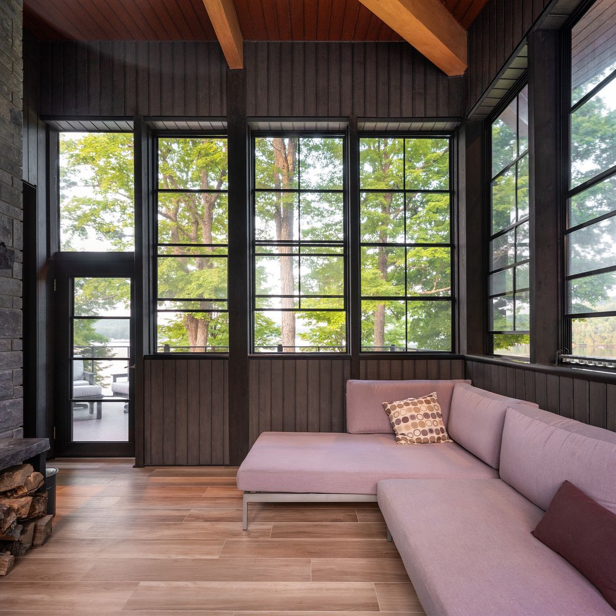 Véranda et solarium d'un projet de Maisons unifamiliales près de Montréal/Laval/Longueuil (Grand Montréal) de Studio MMA Architecture + Design