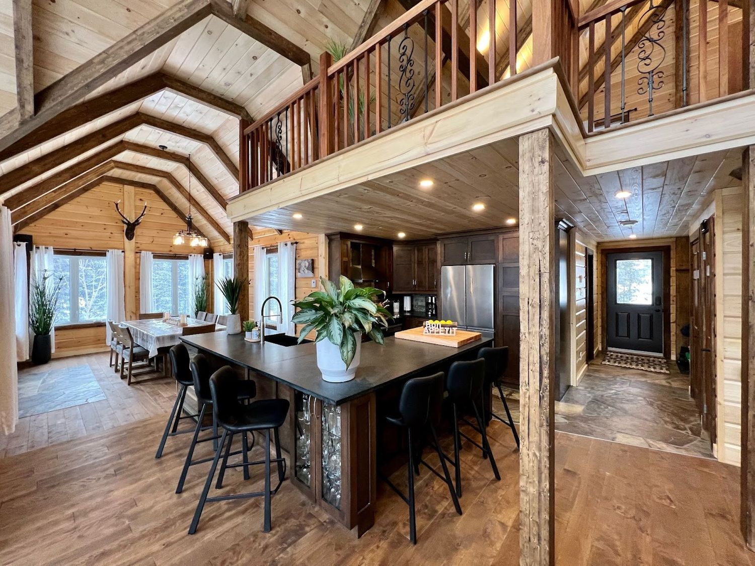 Salle à manger d'un projet de Maisons usinées et modulaires près de Joliette (Lanaudière) de Construction Youri Durand inc.