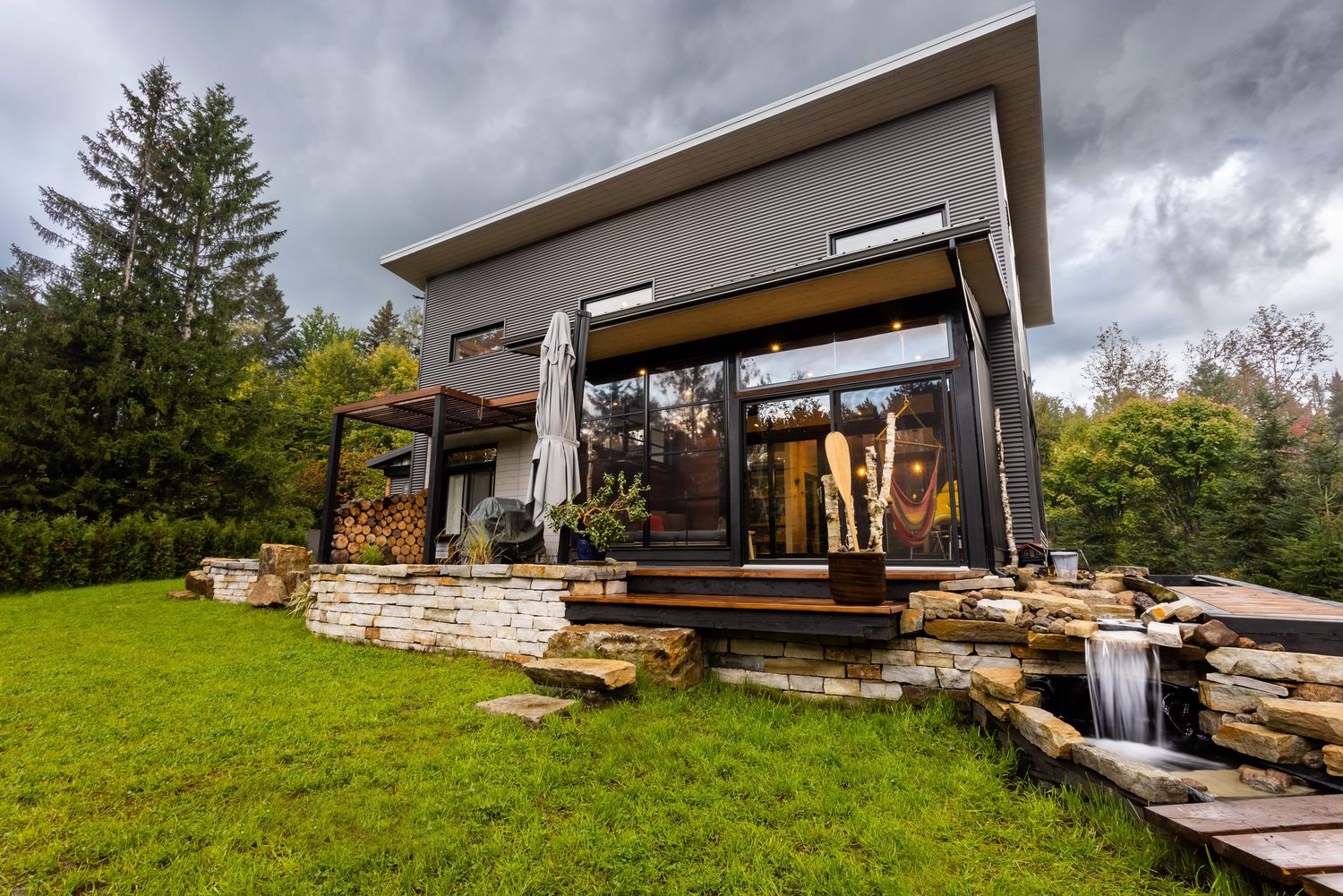 Façade avant d'un projet de Maisons unifamiliales près de Québec/Lévis (Ville de Québec) de Écoconcept