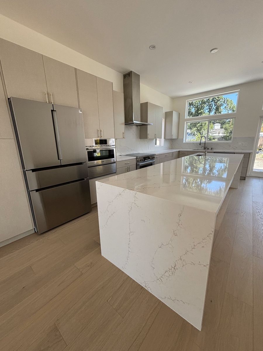 Kitchen from a Single family homes project near San Francisco Bay by Contractors Central