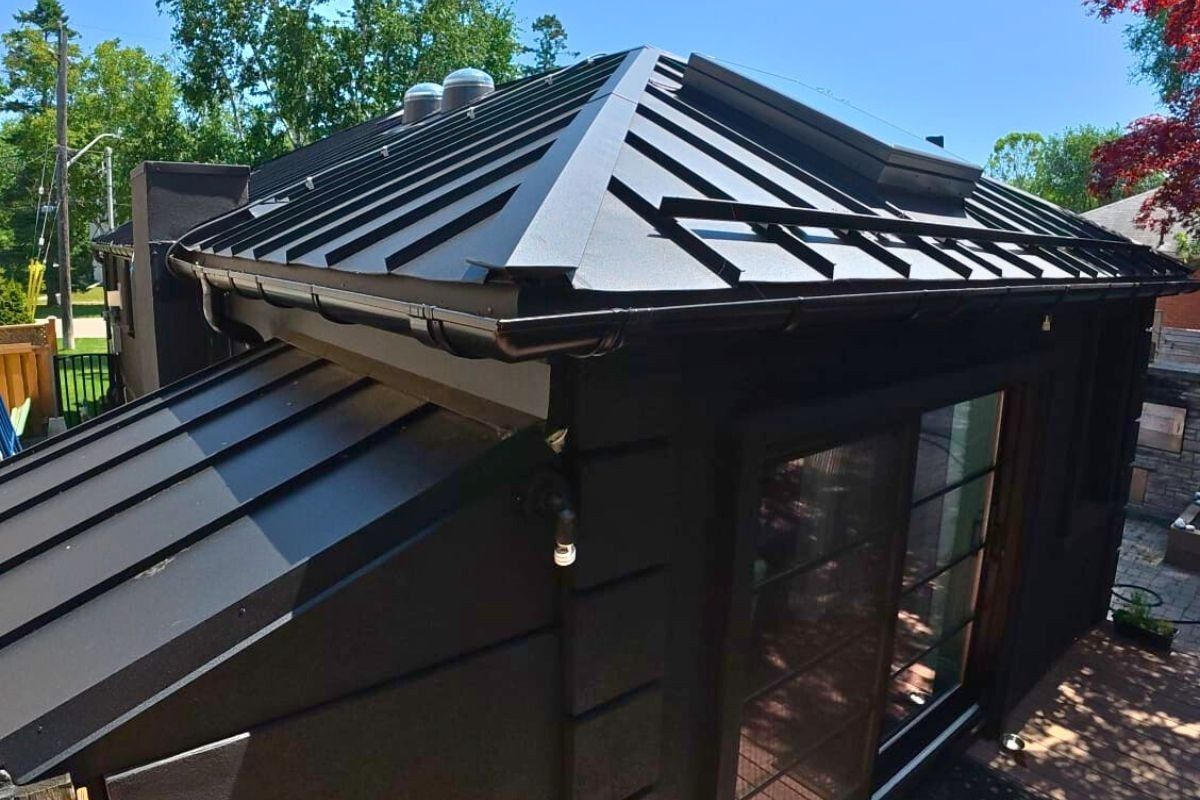  from a Roofs project near Toronto (Greater Toronto) by Monarchy Roofing