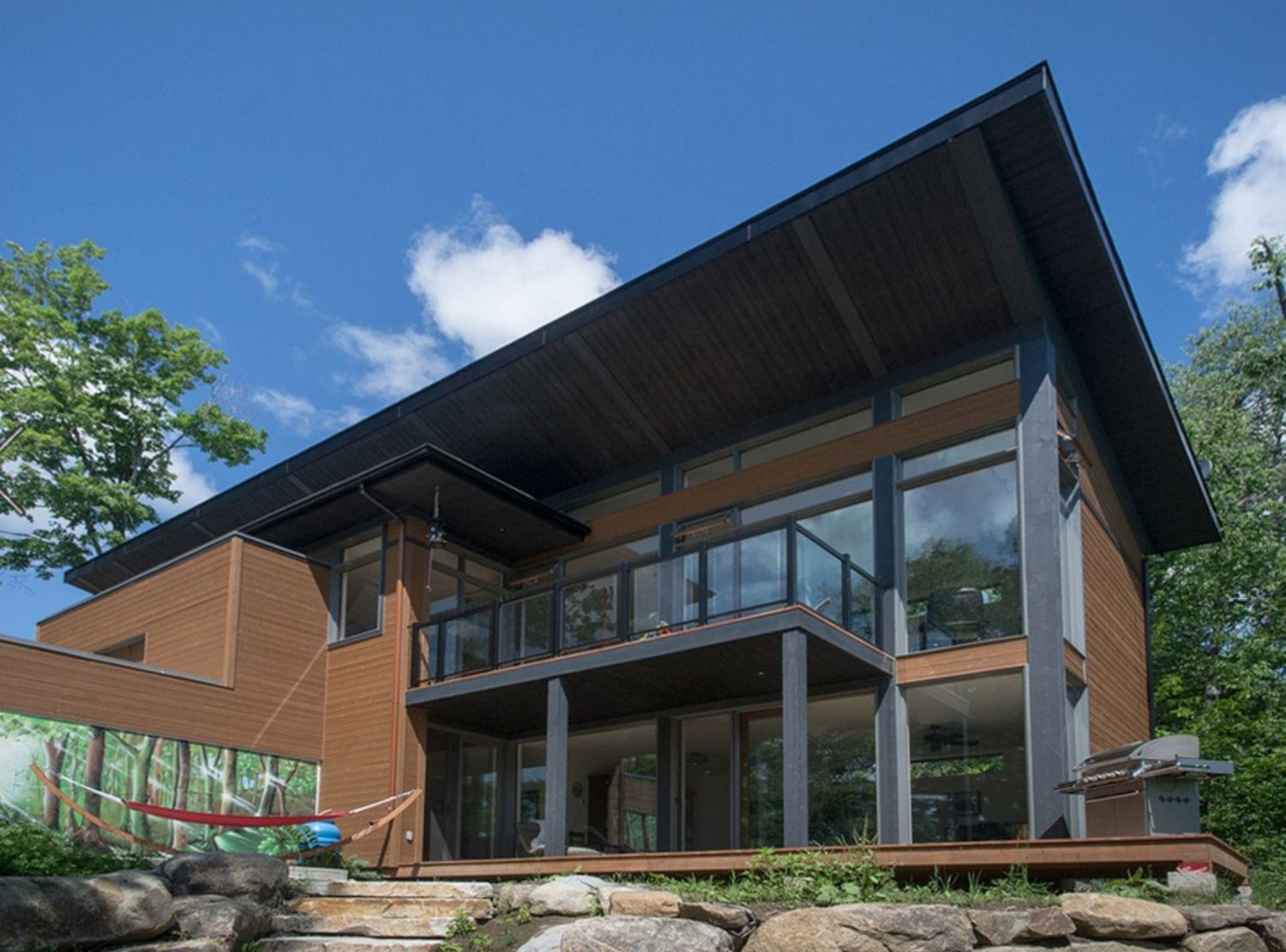 Façade avant d'un projet de Maisons unifamiliales près de Saint-Jérôme/Blainville (Laurentides) de Studio MMA Architecture + Design