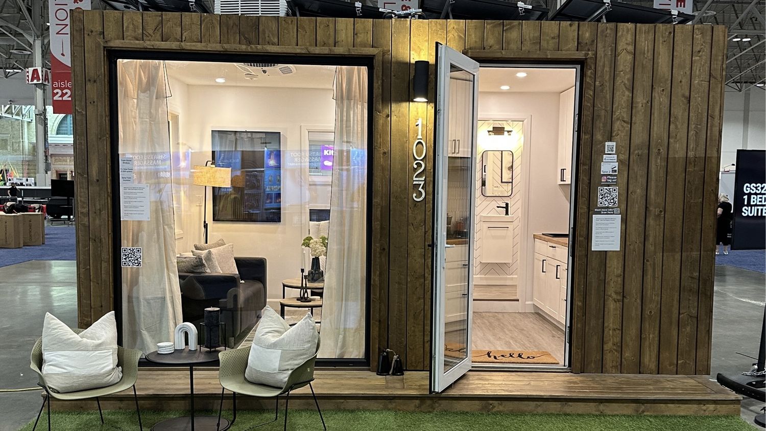 Construcción de exteriores de casas de un proyecto de tipo Mini casas cerca de Ottawa por Ballance Containers