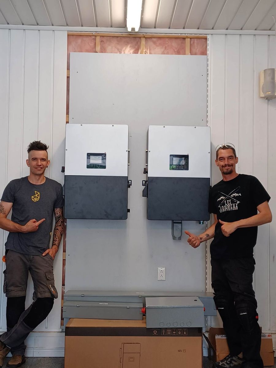 Garage et cabanon d'un projet de Panneaux solaires photovoltaïques près de Montréal/Laval/Longueuil (Grand Montréal) de Alternative Solaire inc.