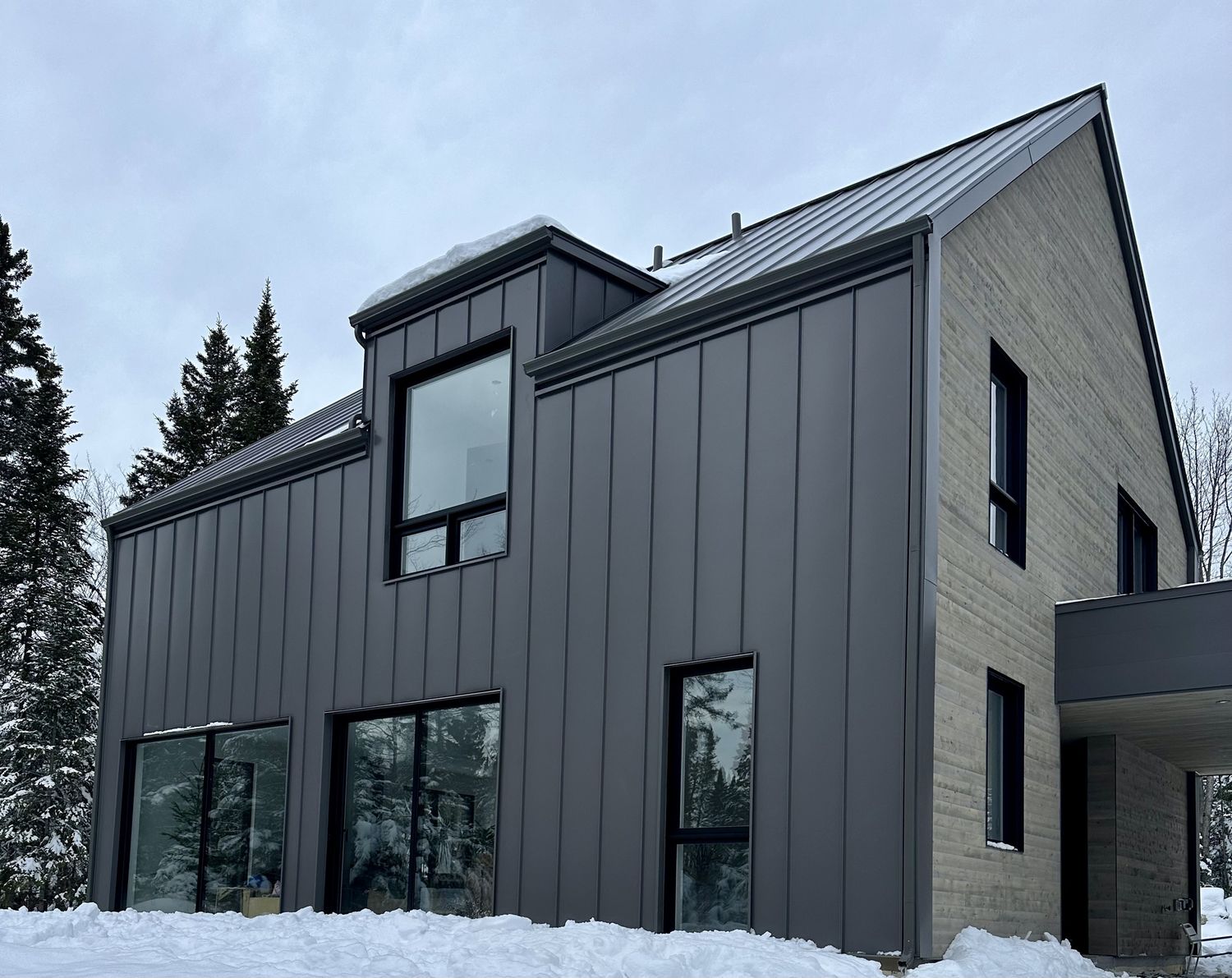 Façade avant d'un projet de Maisons unifamiliales près de Montréal/Laval/Longueuil (Grand Montréal) de Toundra construction