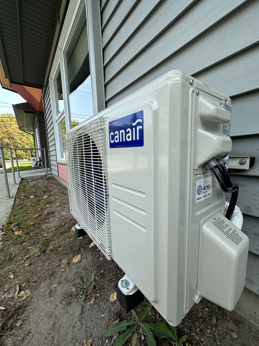 Building mechanicals from a Heat pumps project near Quebec City - Levis by AIR-MC Climatisation & Chauffage Inc.