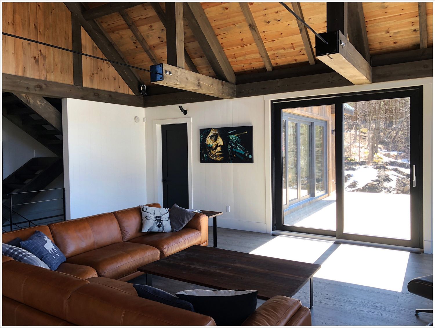 Living Room from a Solid wood frames project near Sherbrooke (Estrie) by Noble Élément Structure