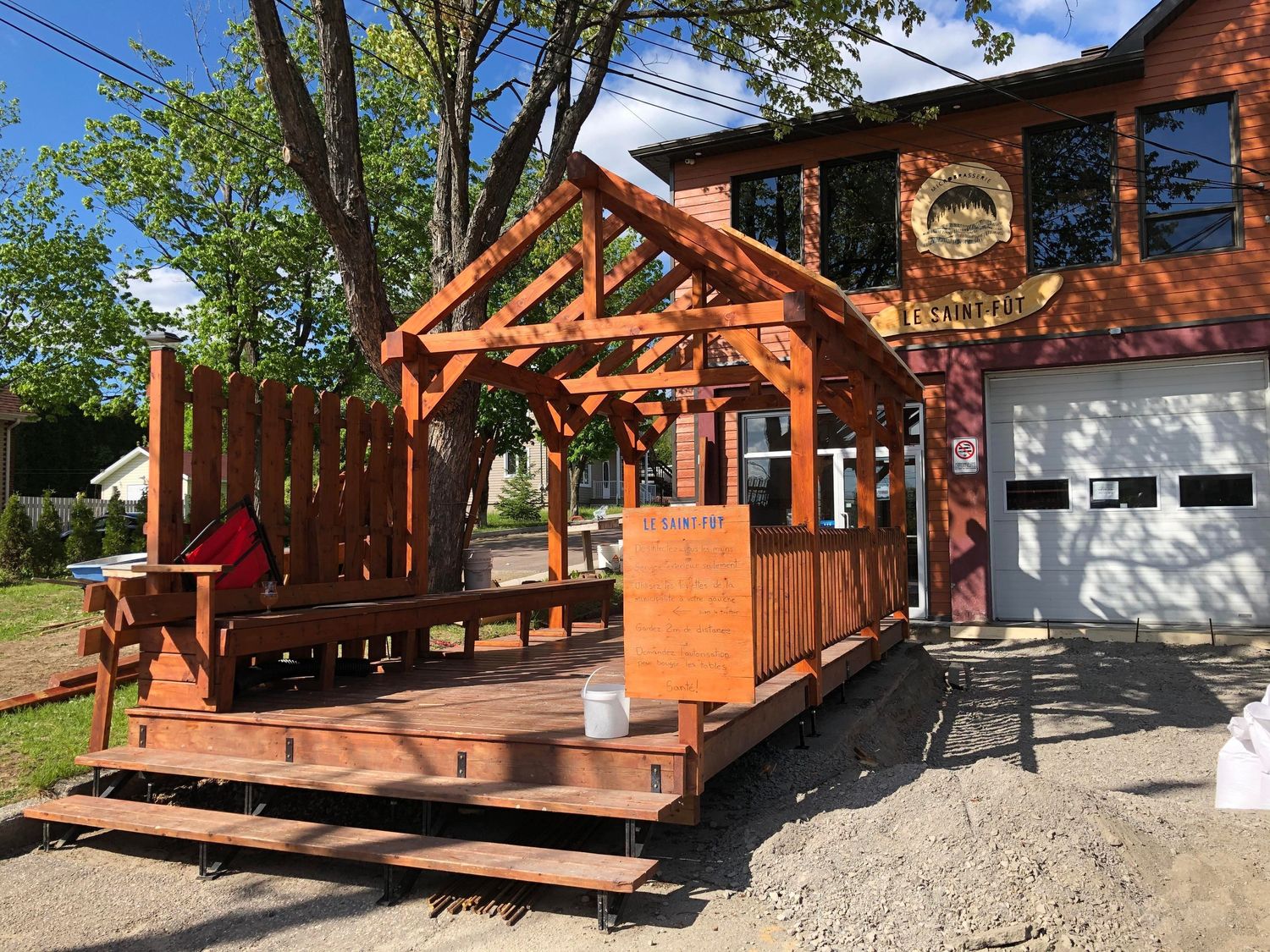 Deck & Balcony from a Terraces & Decks project near Saguenay - Lac-Saint-Jean by Le Mur Porteur | Coopérative de travail