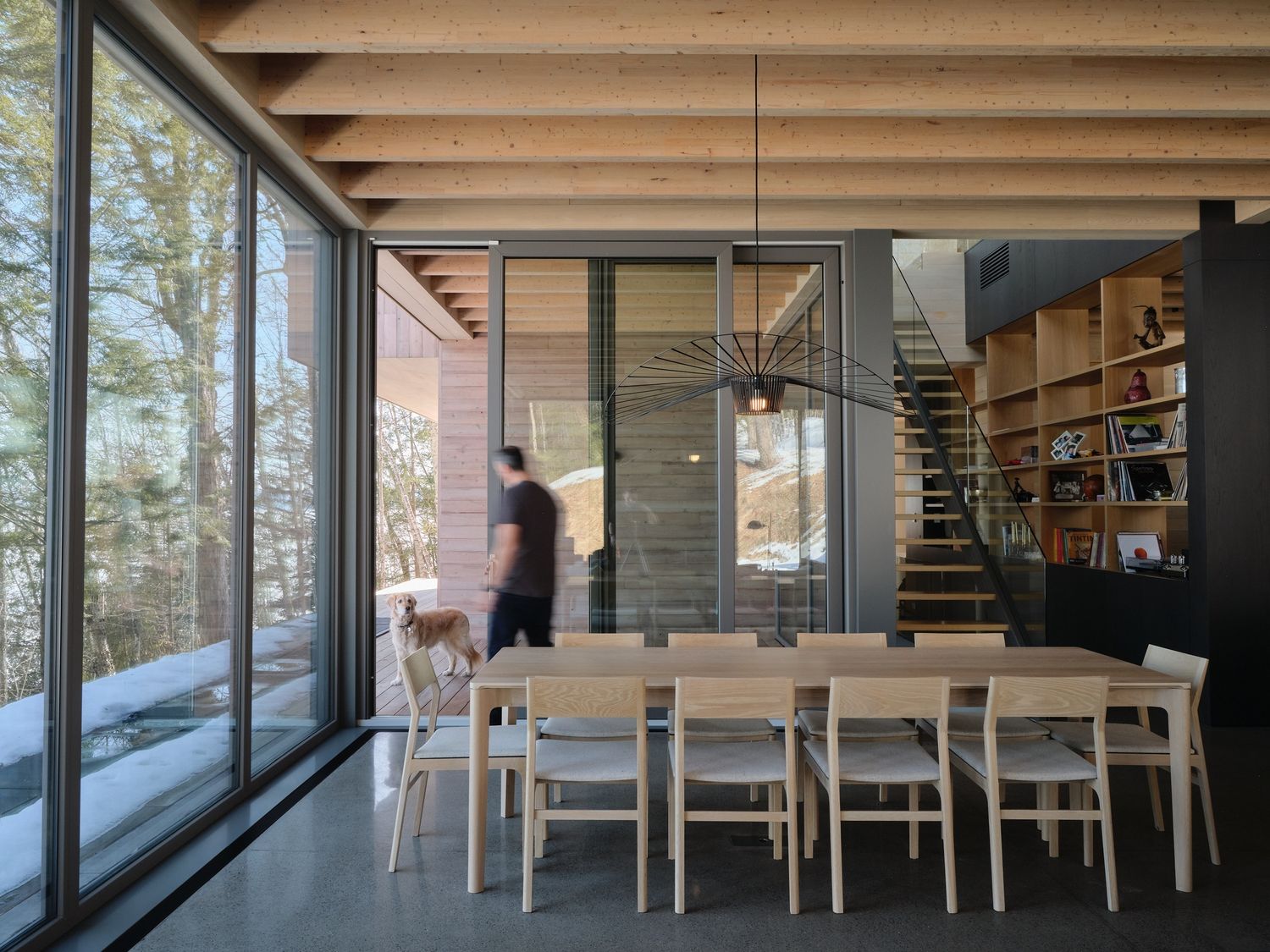 Salle à manger d'un projet de Fenêtres près de Sherbrooke (Estrie) de NZP Fenestration
