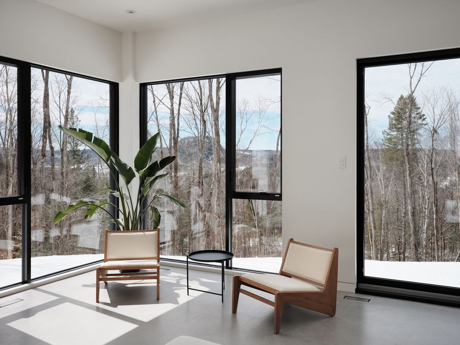 Sala de un proyecto de tipo Viviendas unifamiliares cerca de Saint-Jérôme (Laurentides) por Toka Constructions