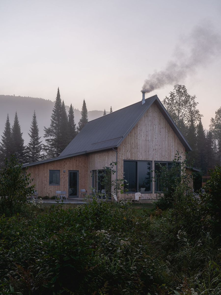 House Exterior from a Urban Agriculture project near Saint-Jerome (Laurentides) by Atelier L'Abri