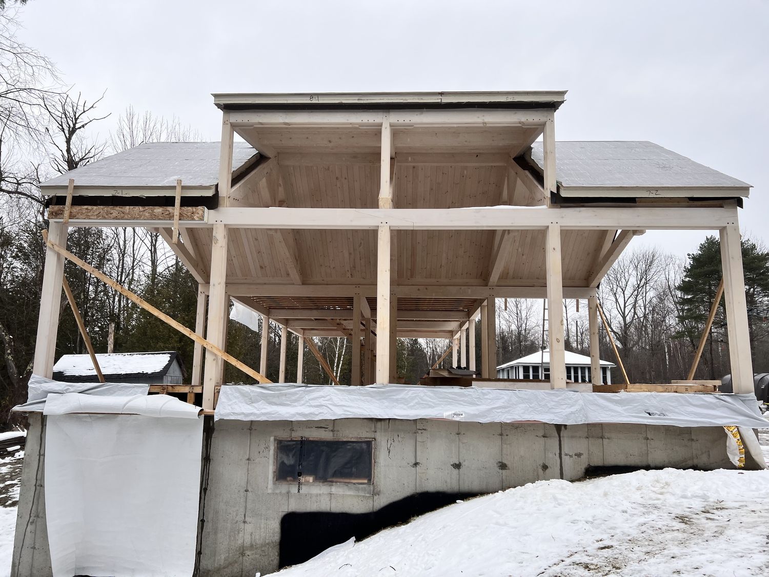 Wall Construction from a Solid wood frames project near Sherbrooke (Estrie) by Construction Latulippe
