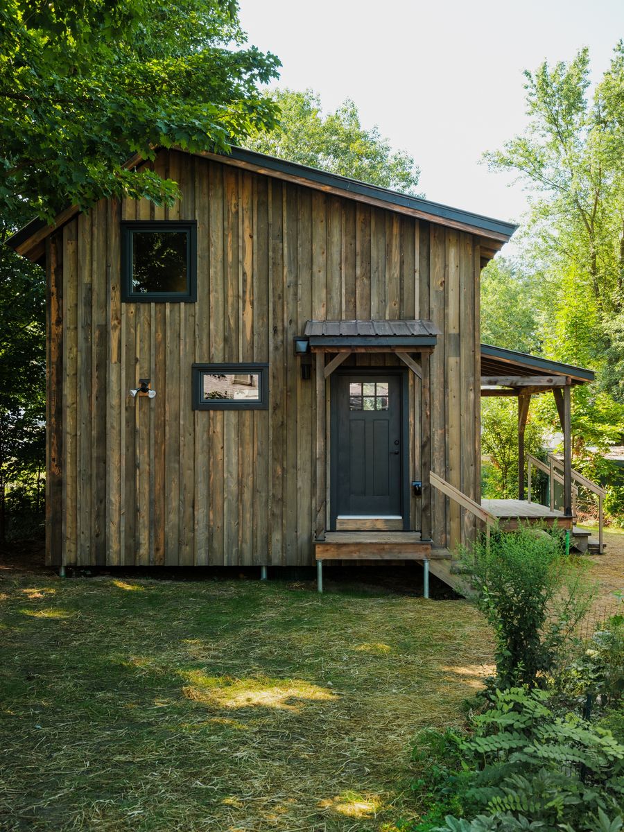 Façade avant d'un projet de Unités d'habitation accessoires (UHA) près de Burlington de New Frameworks