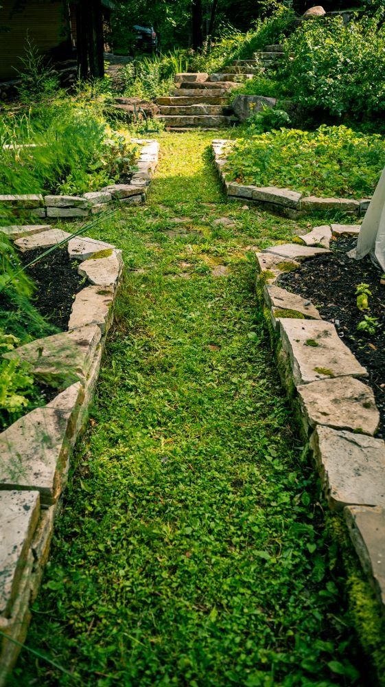 Flower bed from a Landscaping around a pool project near Quebec City - Levis by Repères