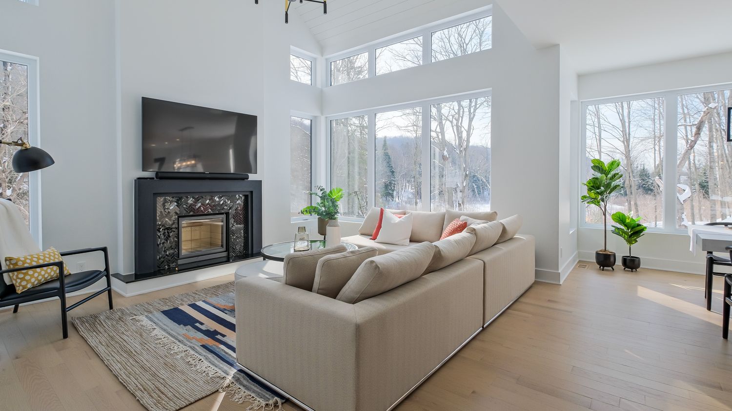 Sala de un proyecto de tipo Viviendas unifamiliares cerca de Saint-Jérôme (Laurentides) por Les Constructions Raymond et Fils