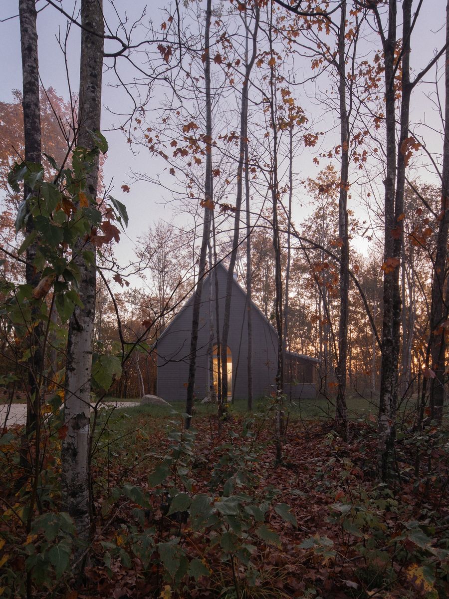 Patio trasero de un proyecto de tipo Mini casas cerca de Saint-Jérôme (Laurentides) por Atelier L'Abri
