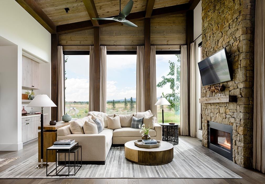 Sala de un proyecto de tipo Casas Prefabricadas y modulares cerca de Boise - Idaho Falls por PrecisionCraft Log & Timber Homes