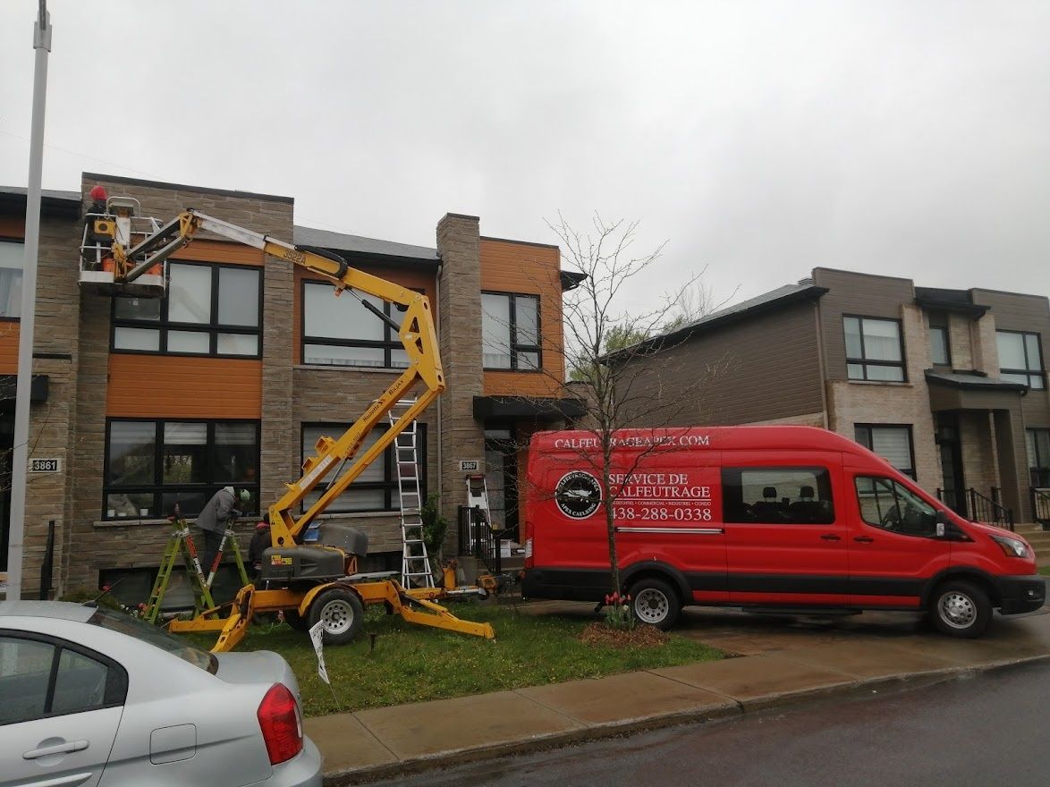 Travaux - Extérieur d'un projet de Calfeutrage près de Montréal/Laval/Longueuil (Grand Montréal) de Calfeutrage Apex Inc