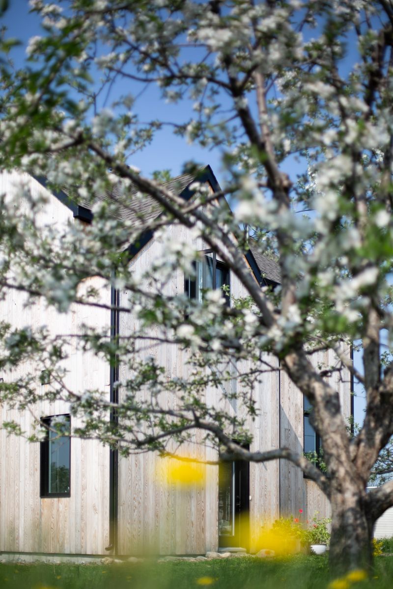 Cour avant d'un projet de Maisons unifamiliales près de Sherbrooke (Estrie) de UrbanÉco Construction