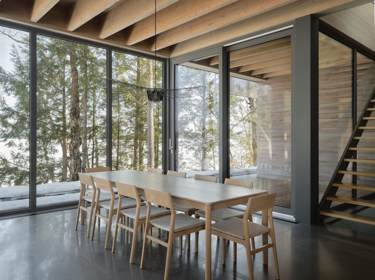 Dining Room from a Windows project near Sherbrooke (Estrie) by NZP Fenestration
