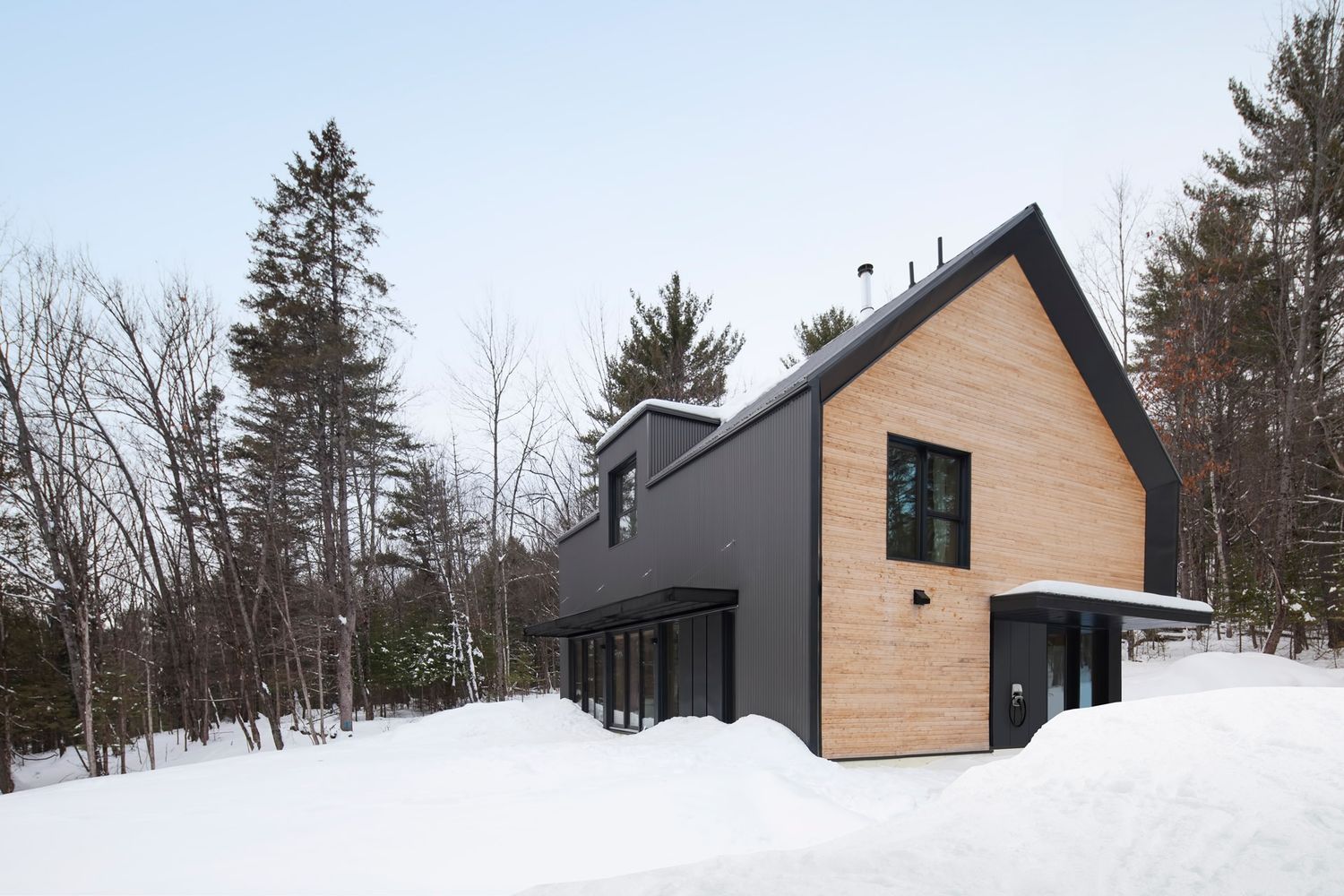Façade avant d'un projet de Maisons unifamiliales près de Montréal/Laval/Longueuil (Grand Montréal) de PARA-SOL