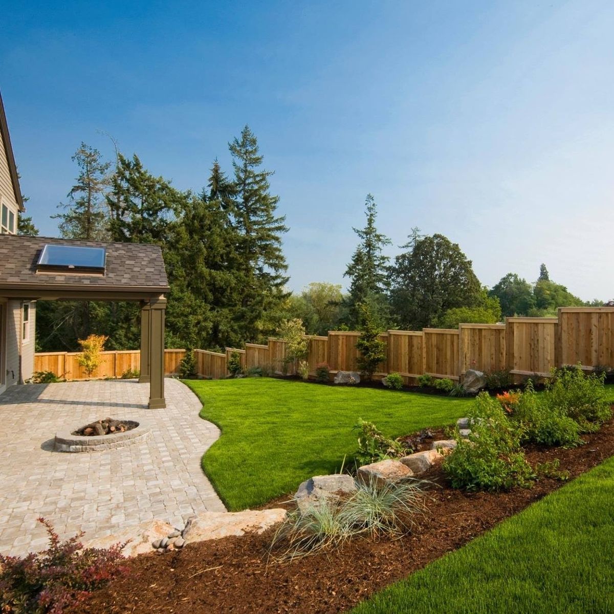 Cour arrière d'un projet de Aménagement paysager près de Seattle - Tacoma - Olympia de Aden Landscaping