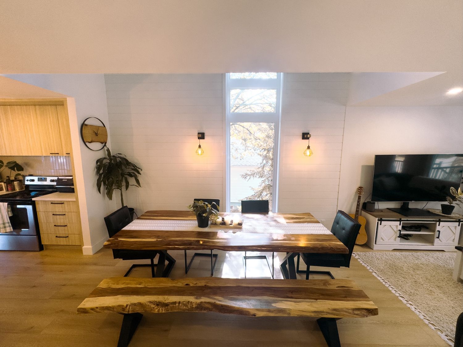 Salle à manger d'un projet de Bâtiments multi-résidentiels et tours d'habitations près de Québec/Lévis (Ville de Québec) de Groupe Habitech