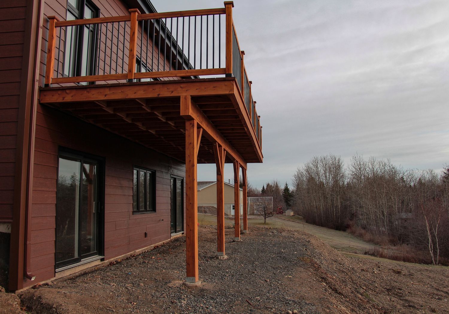 Cour avant d'un projet de Maisons unifamiliales près de Rimouski (Bas-Saint-Laurent) de Construction Norac