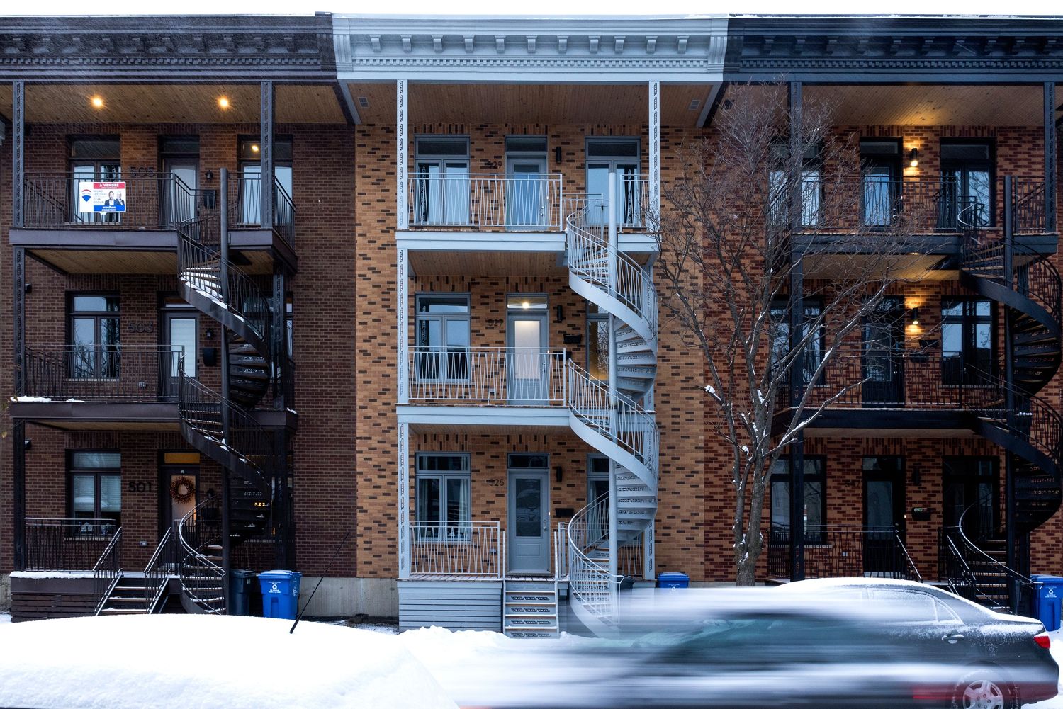 Fachada frontal de un proyecto de tipo Edificios de departamentos y rascacielos cerca de Ciudad de Quebec - Lévis por Quinzhee Architecture
